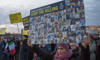 Iranin teloituksia vastustava solidaarisuusmielenosoitus Saksassa.
