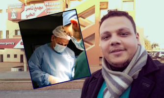 Khaled Al Serr kuvattuna Nasserin sairaalan edustalla. Kuvaan lisätty pienempi otos Khaledista leikkaussalissa operoimassa potilasta.